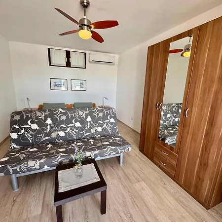 Beachfront In 55359 Apartament Jadranovo