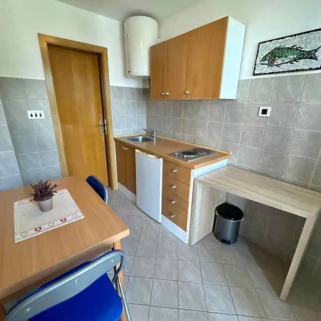 Beachfront In 55359 Apartament Jadranovo