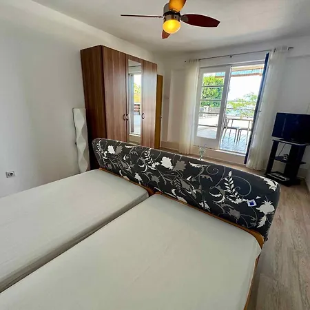 Beachfront In 55359 Apartament Jadranovo
